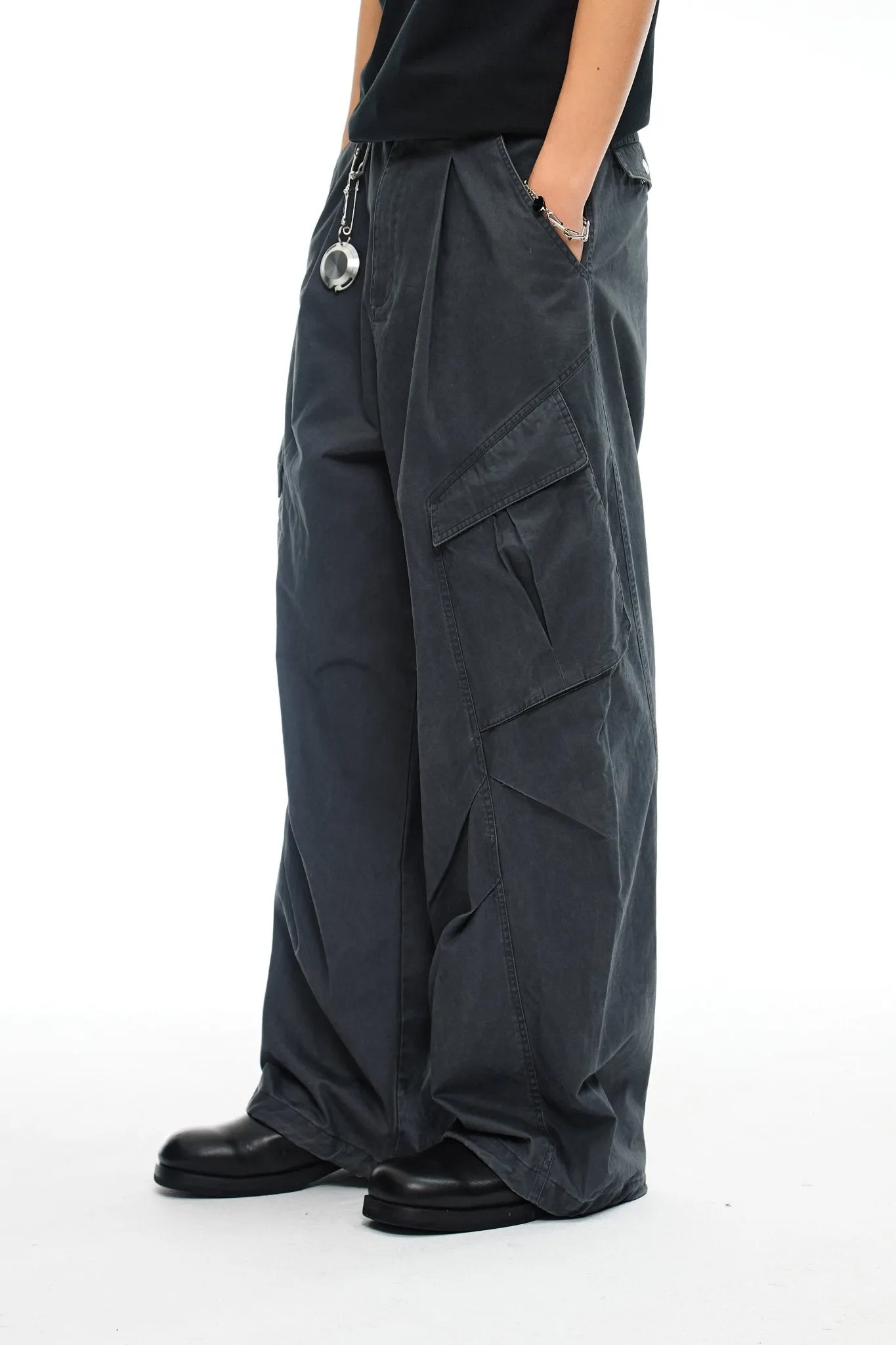 Washed Cargo Pants in Grey